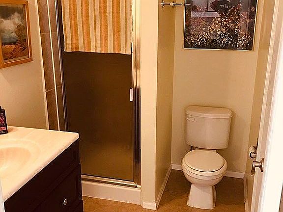 2nd bath, full laundry