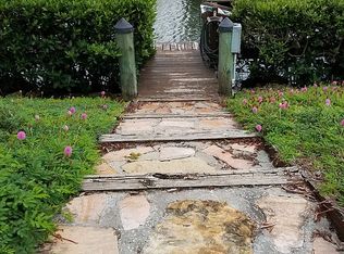 213 Lychee Rd, Nokomis, FL 34275