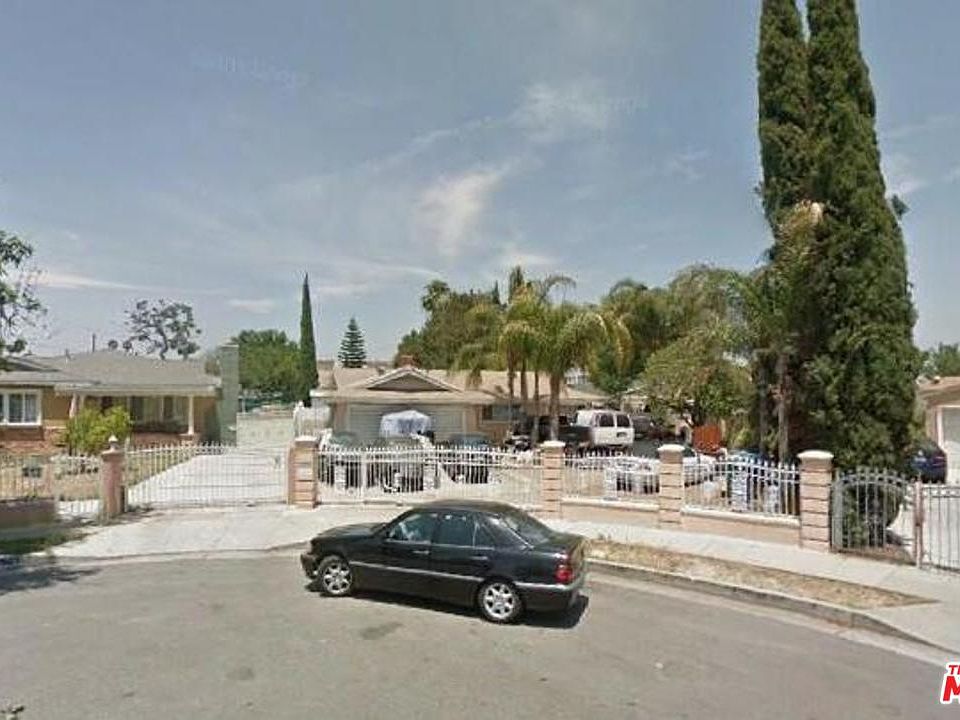 1st image of 14915 Titus St