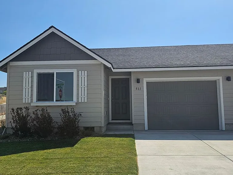 511 SE Polaris St — Photo 1