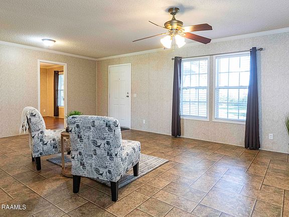 3rd image of 117 Willowsong Ln