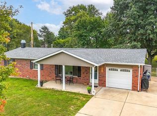 912 Prince Charles Way, Ballwin, MO 63021