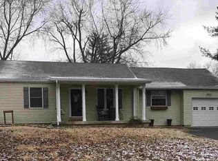1154 N Franklin St, Salem, IL 62881