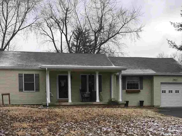 1154 N Franklin St, Salem, IL 62881