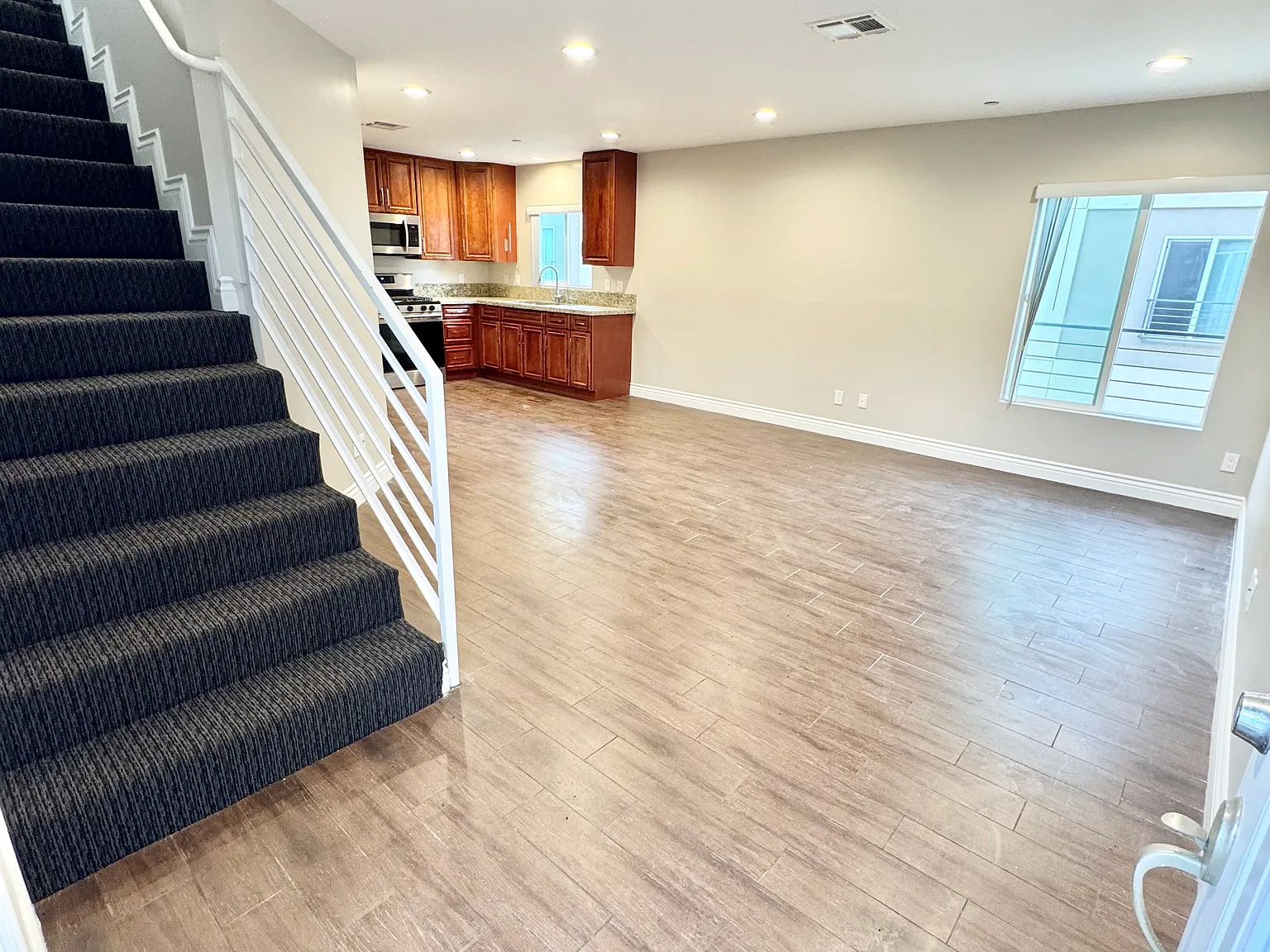 2 bed, 1.5 bath, $2,700 — Photo 2