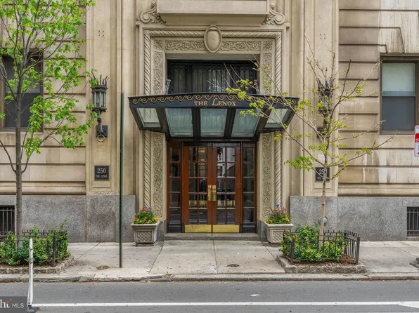 250 S 13th St APT 11E, Philadelphia, PA 19107