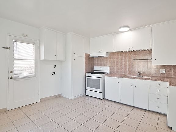 4th image of 1718 Huntington Ln #A