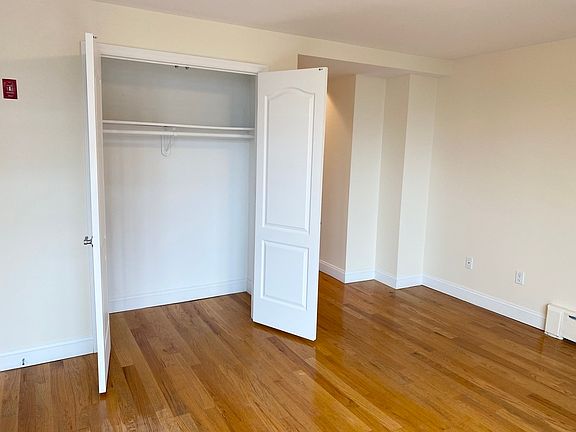 4th image of 31-76 37th St #4R