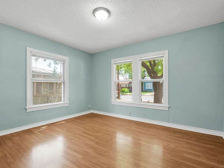 317 Frost St — Photo 5