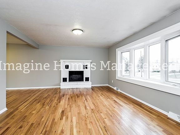 3rd image of 9392 Fairfield Dr