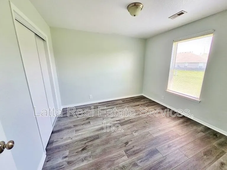 1207 E 173rd St — Photo 8