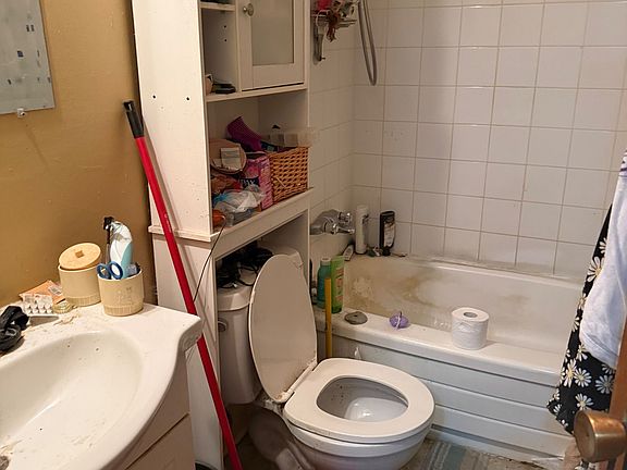 5th image of 191 Lisgar Ave #106