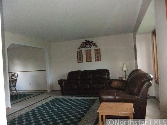 3rd image of 1211 Dawn Ln