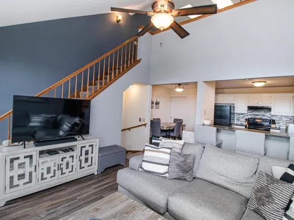 4821 Easy STREET #11, Hartland, WI 53029