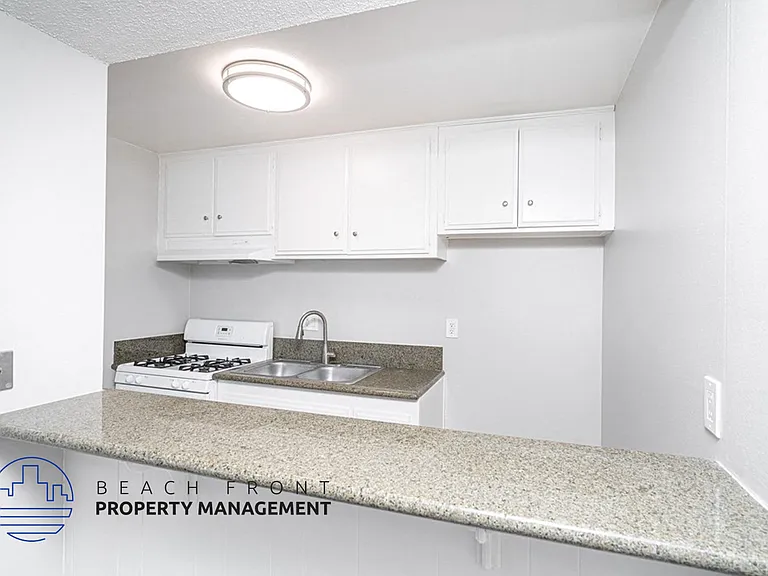 217 S. Knott Av — Photo 2