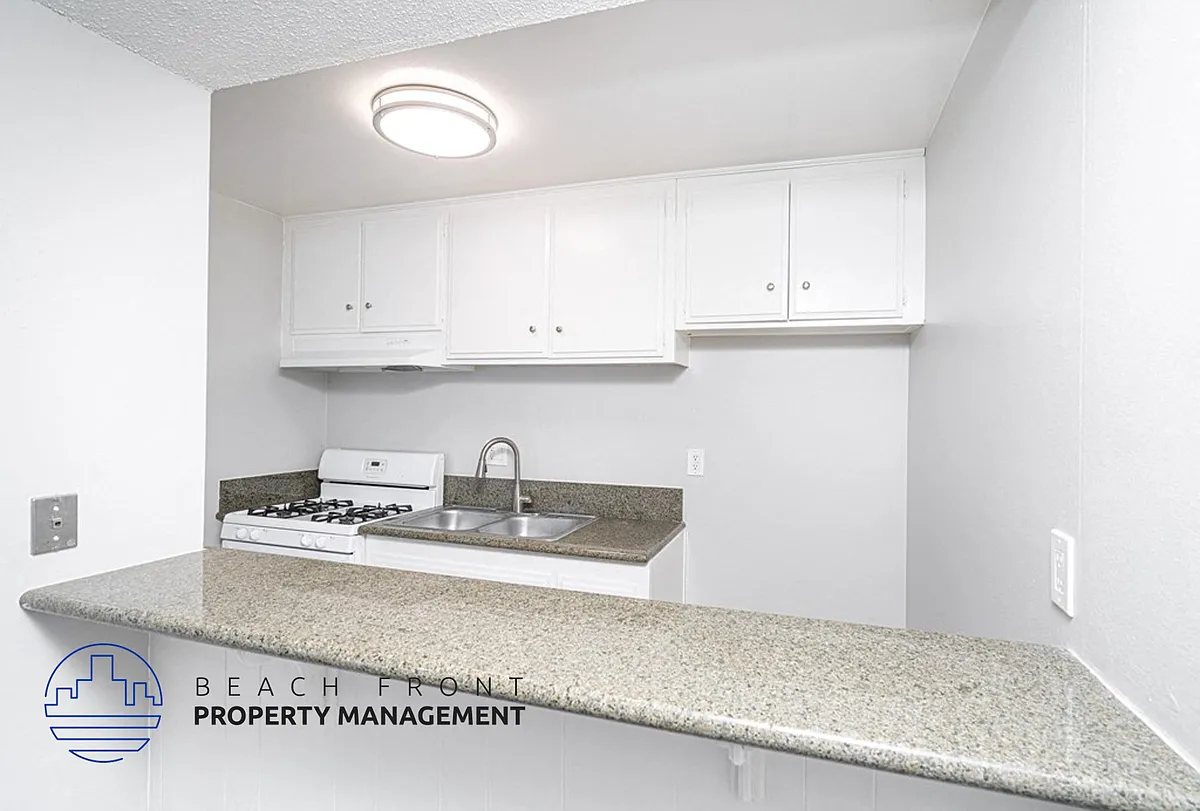 Building Photo - 217 S. Knott Av