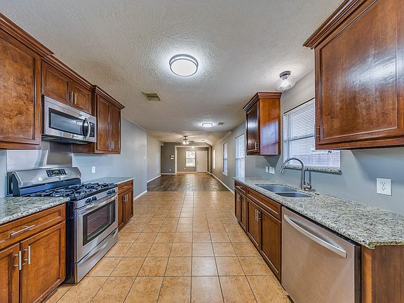 3rd image of 21927 Octavia Way