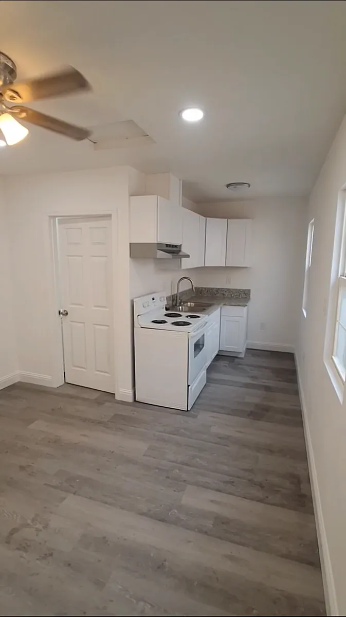 Building Photo - 1302 Avenue 392 #10