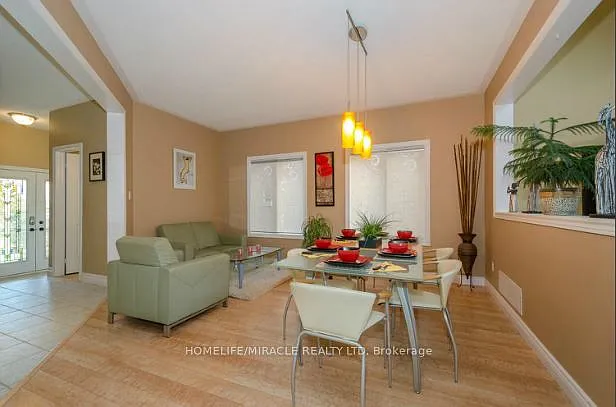 30 Masters Green Cres — Photo 8
