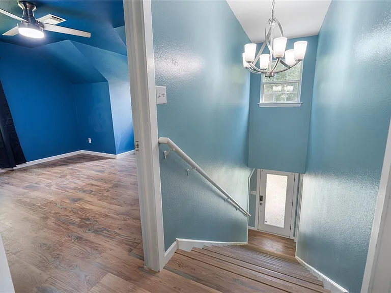 293 Commodore Dr — Photo 24