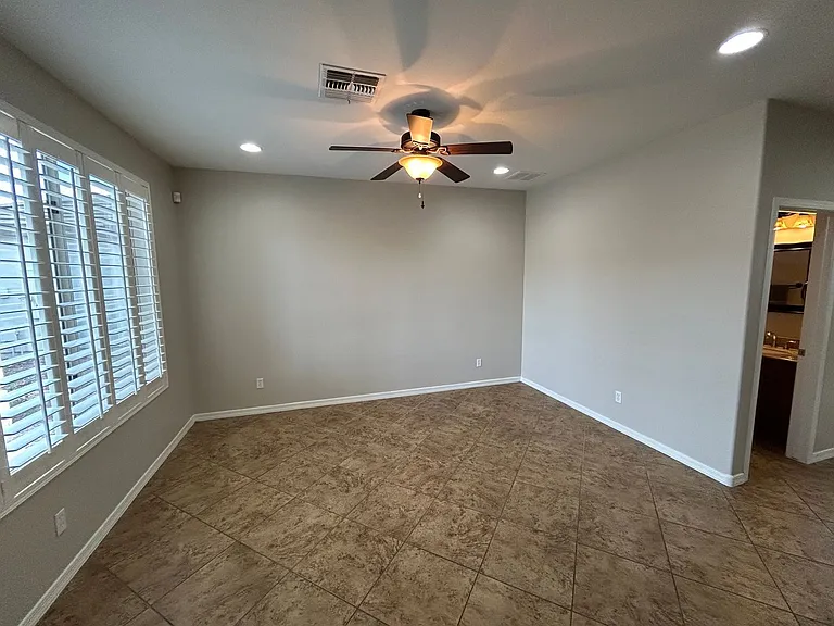 5411 W Rowel Rd — Photo 9