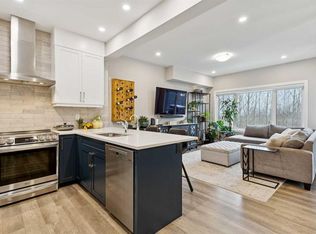 132 W Crestridge Cmn SW, Calgary, AB T3B6J5