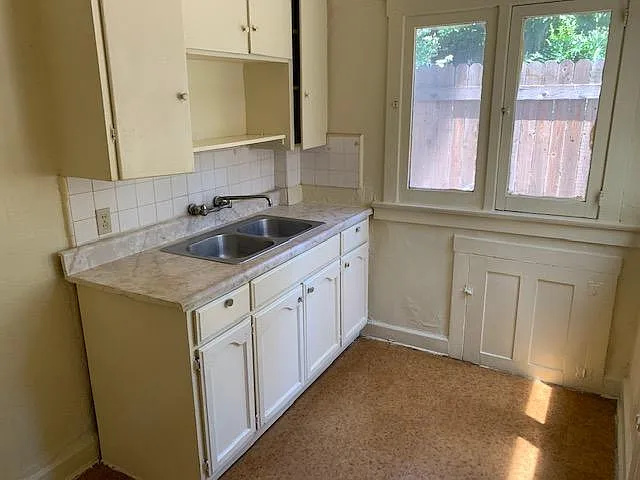 567 N Oakland Ave #5 — Photo 3