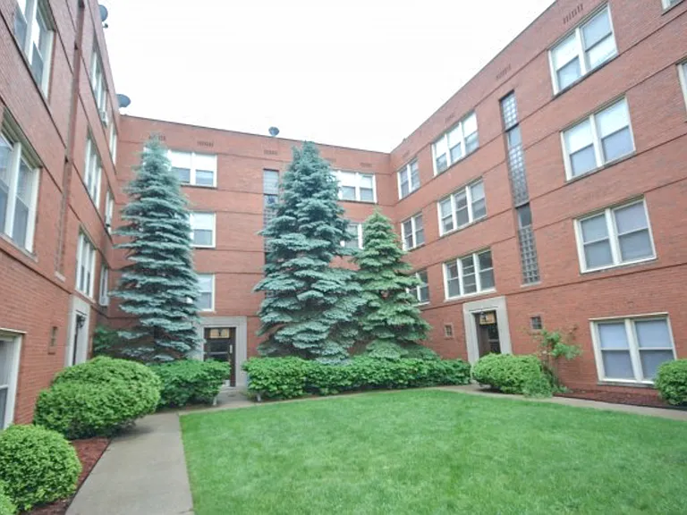 2415 W Farragut Ave #2B — Photo 2