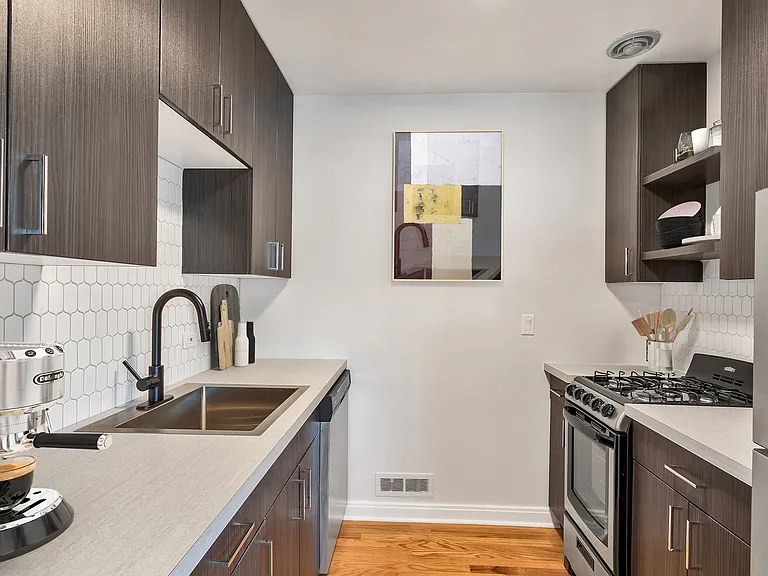 611 East 11th — Photo 17
