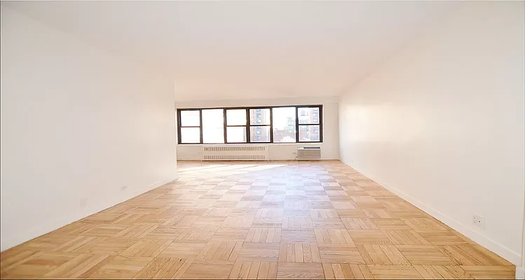 Rented by Manhattan Realty Group | media 28