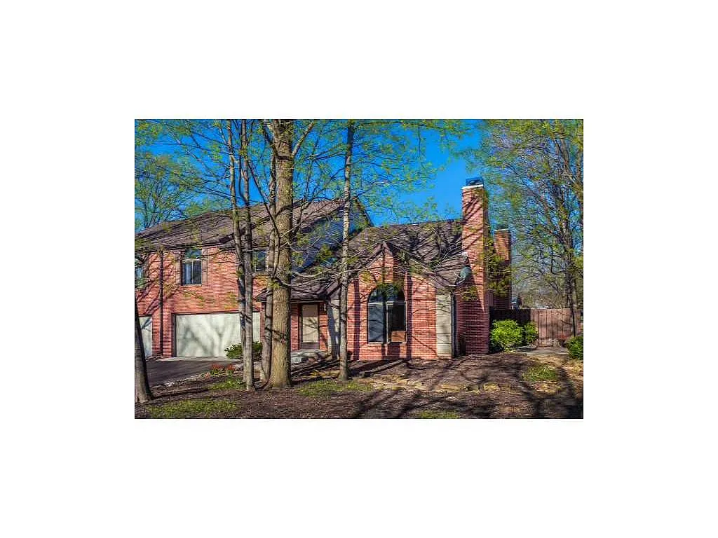 9306 Golden Woods Dr photo 1