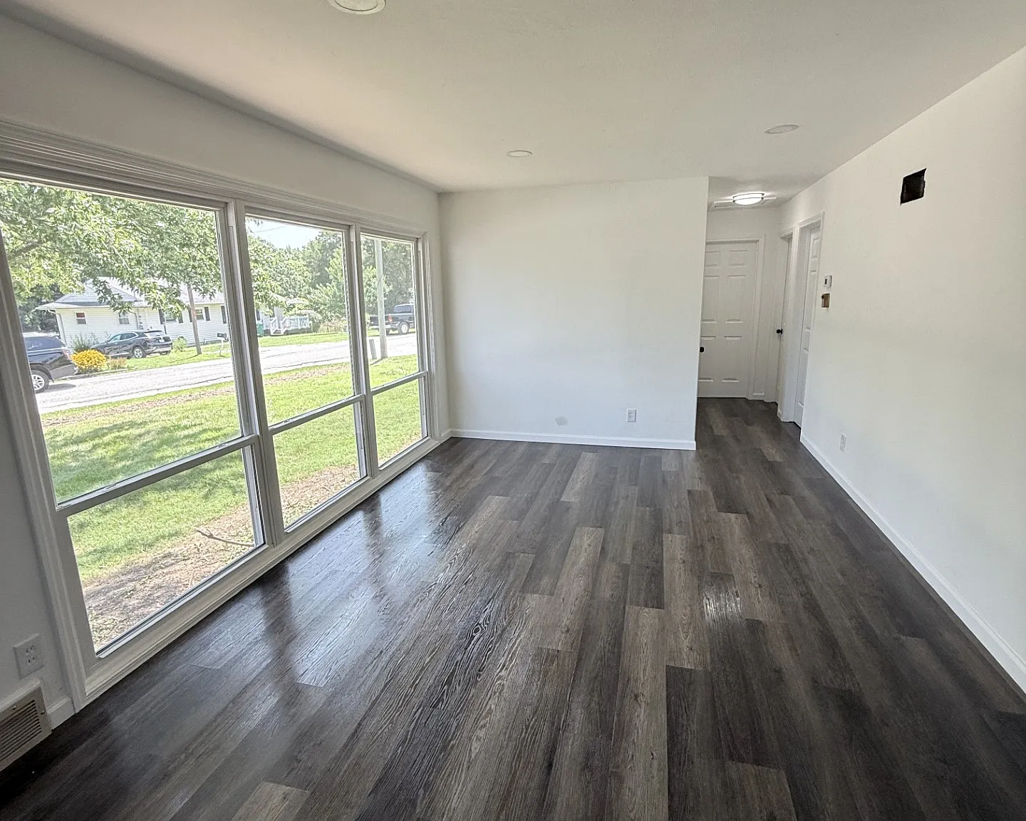 3 bed, 1008 sqft, $2,250 — Photo 2