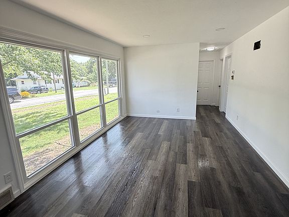 2nd image of 3619 Blackberry Ln