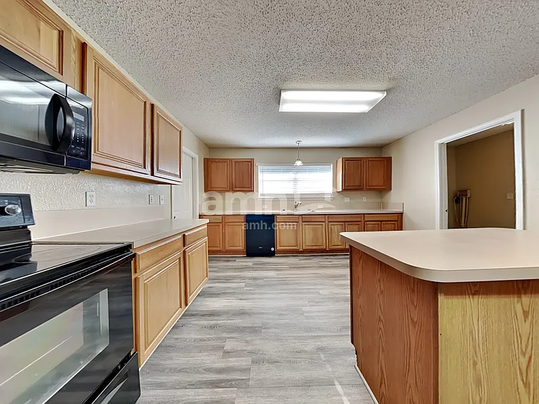 9215 Hawkeye Dr — Photo 3