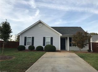 2814 Green Crest Ct, Greensboro, NC 27406