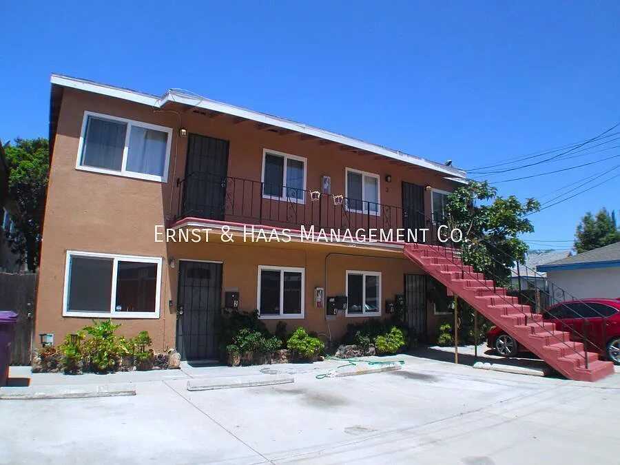 Lovely 1-Bedroom Apartment with Parking! — Photo 2