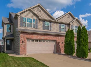 1031 Homestead Dr, Bloomington, IL 61705
