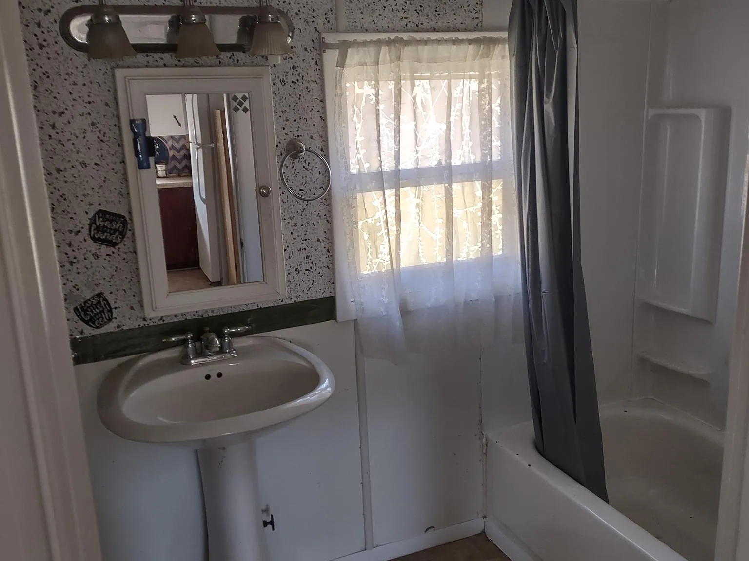 2 bed, 788 sqft, $675 — Photo 2