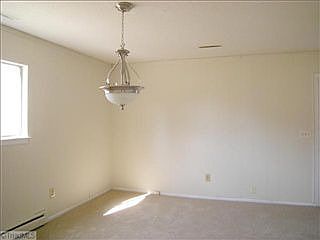5th image of 602 Munster Ave