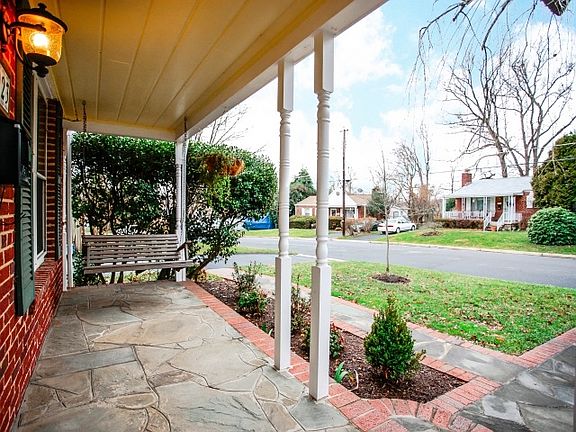 4th image of 3923 Fairview Dr