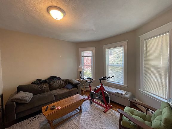 2nd image of 13 Belmont Sq #3