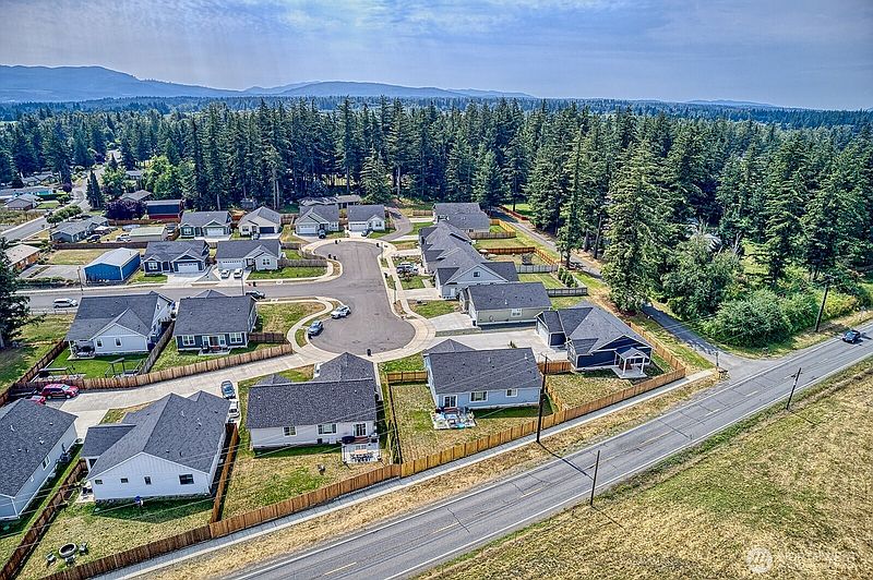 5th image of 1112 Falcon Court