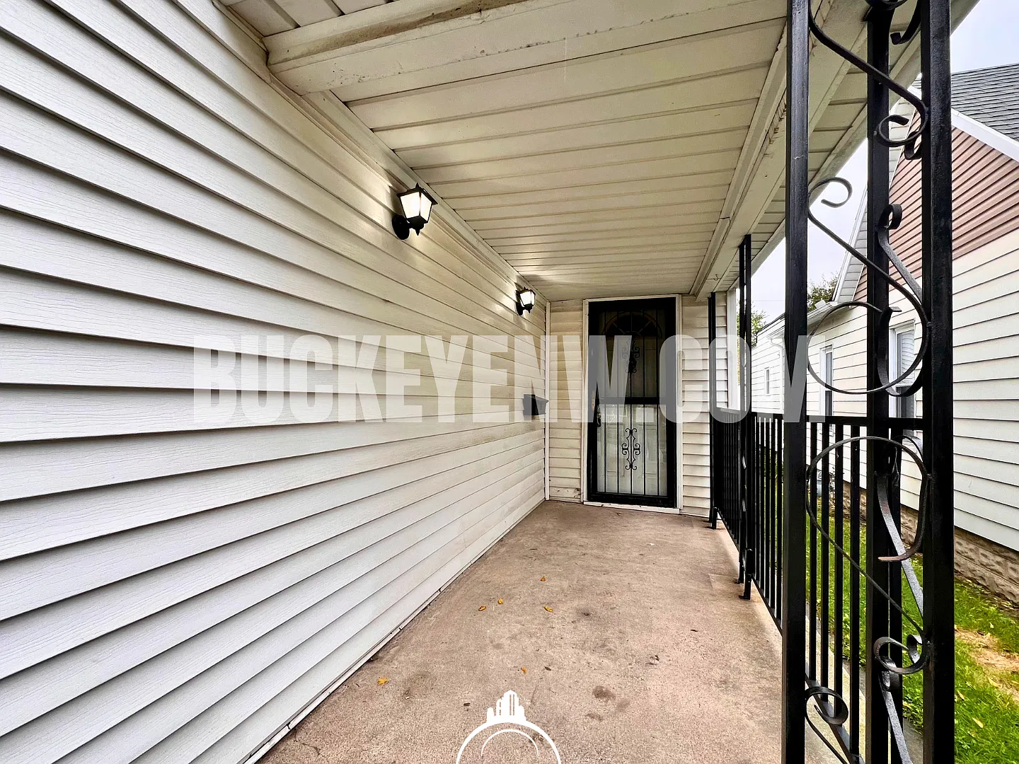 2 Bedroom House — Photo 2