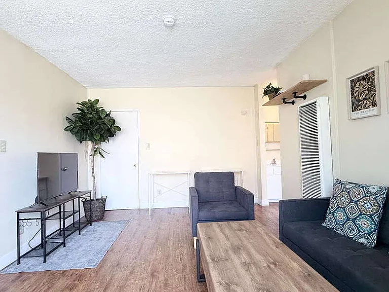 1497 W 29th St #1 — Photo 4