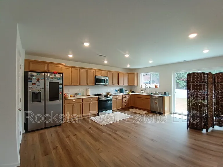 109 W Goldenrod Ave — Photo 11