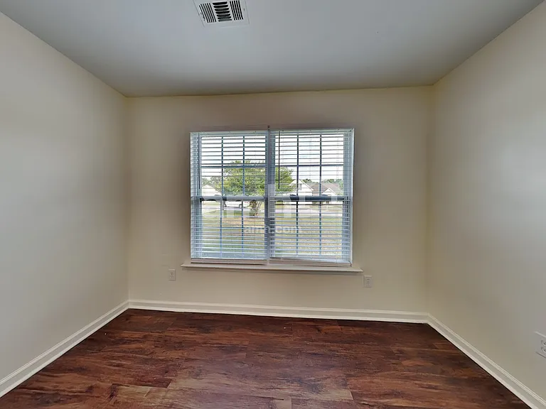 218 Bellport Dr — Photo 16