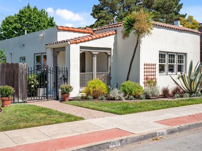 748 Farringdon Ln, Burlingame, CA, 94010