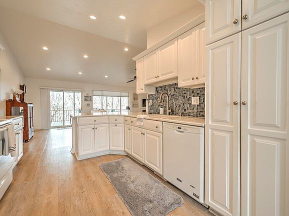5th image of 1432 Indian Hills Dr