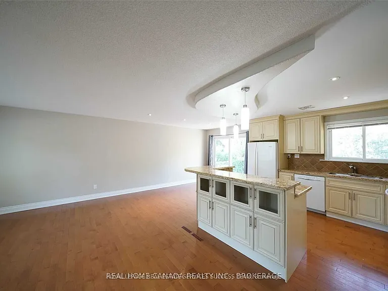 1195 Holton Heights Dr — Photo 7