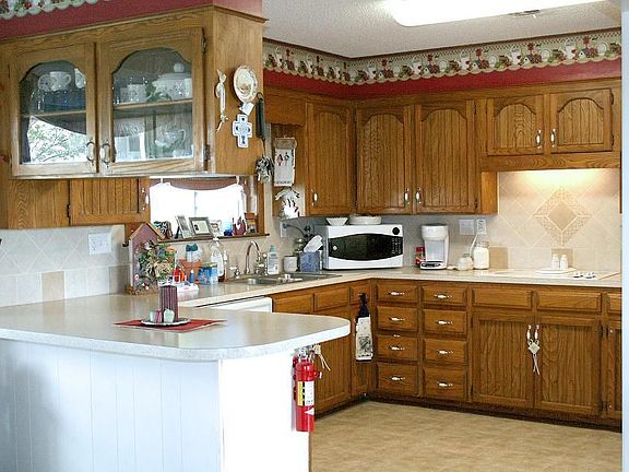 Nice large kitchen with great storage